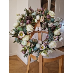 Wianek wielkanocny wiosenny na drzwi w odcieniach zieleni